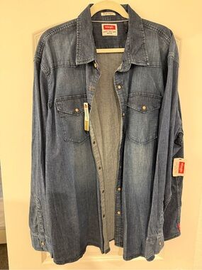 Wrangler Men's Denim Button-Down Shirt in Faded Blue